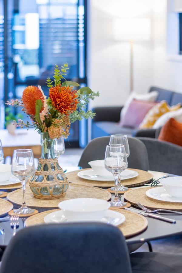 Апартаменты Tuam Street Delight 4 Bed 4 Bath Крайстчёрч Экстерьер фото