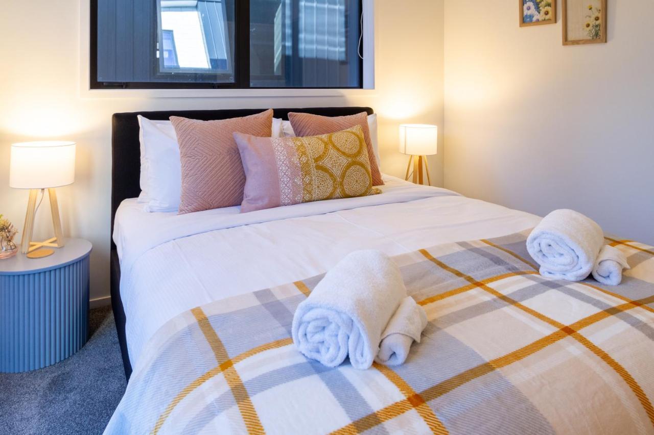 Апартаменты Tuam Street Delight 4 Bed 4 Bath Крайстчёрч Экстерьер фото